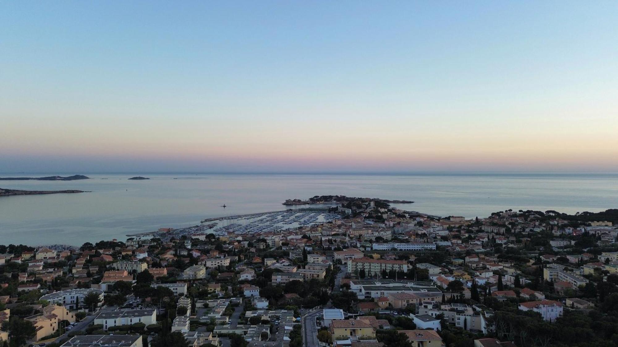 Vue Epoustouflante Sur & La 2 Pieces, Piscine Confort 4 Etoiles, Tres Calme, Terrasse Spacieuse Sans Vis A Vis, Parking Prive Standing Appartement Bandol