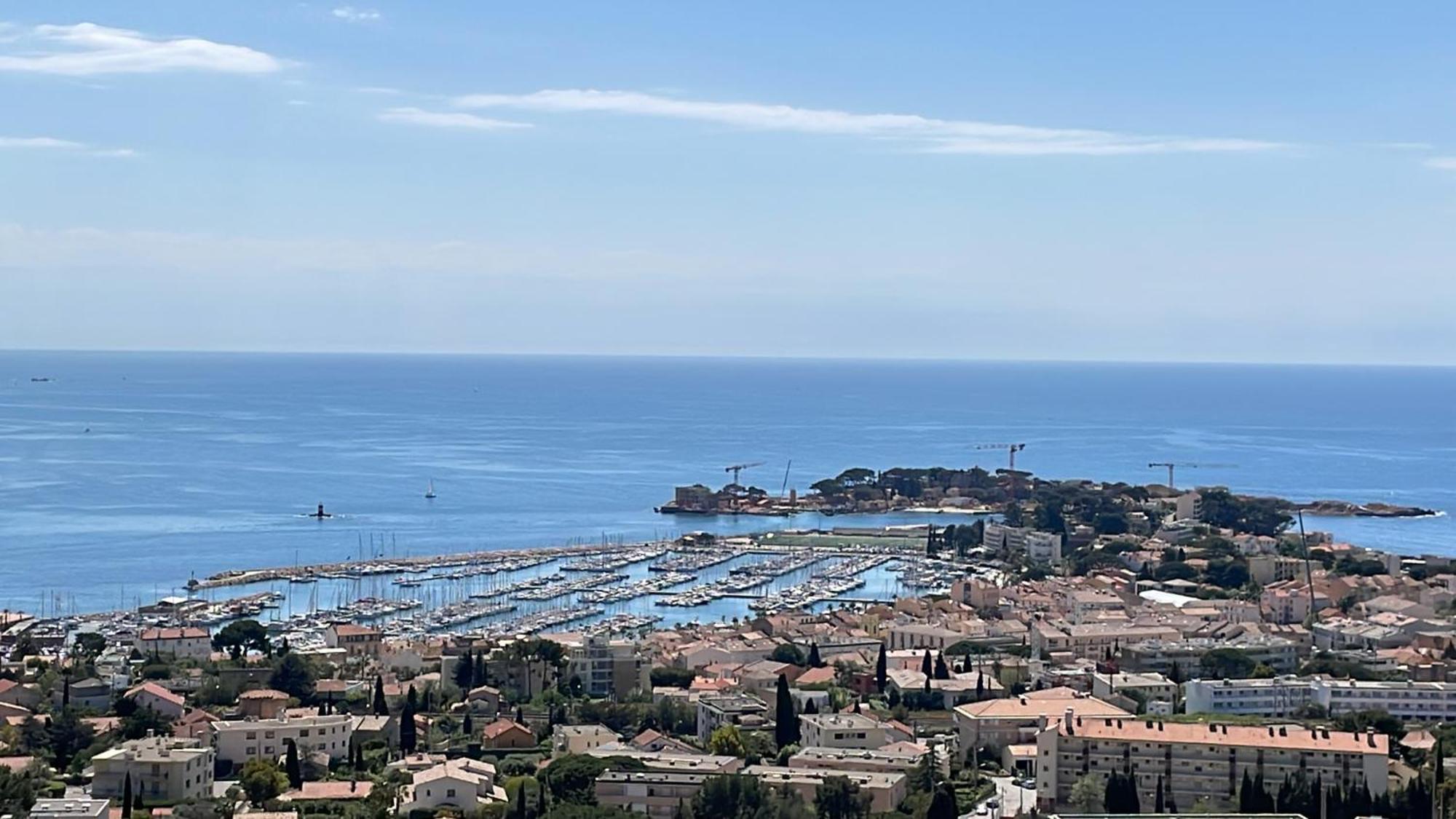Vue Epoustouflante Sur & La 2 Pieces, Piscine Confort 4 Etoiles, Tres Calme, Terrasse Spacieuse Sans Vis A Vis, Parking Prive Standing * Bandol