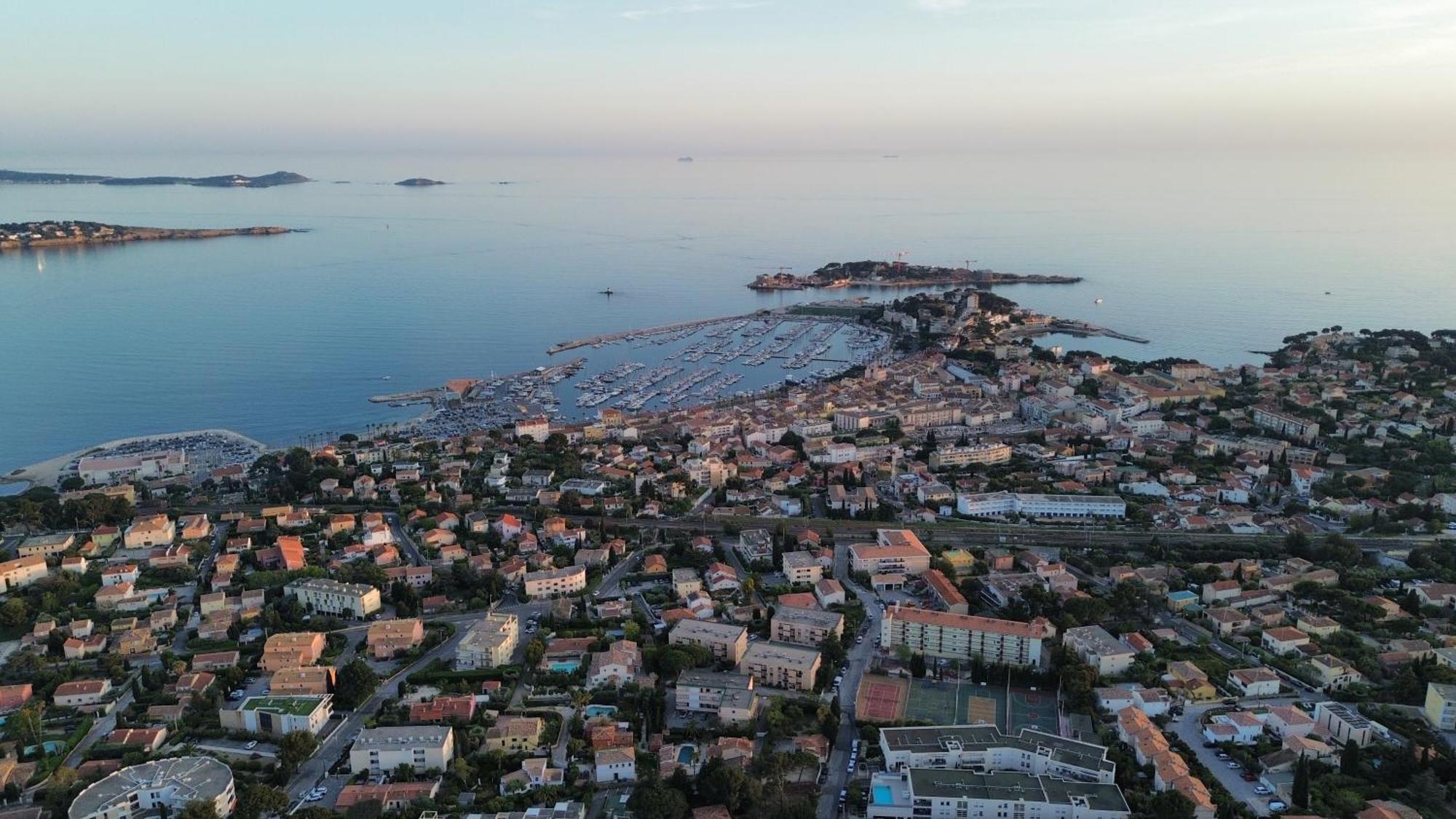 Vue Epoustouflante Sur & La 2 Pieces, Piscine Confort 4 Etoiles, Tres Calme, Terrasse Spacieuse Sans Vis A Vis, Parking Prive Standing Appartement Bandol